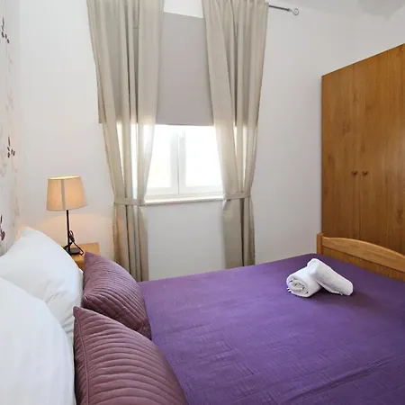 Modern Eingerichtete Fuer 4 Personen, Klimatisiert, Freie Parkplatz Und Wi-fi, Grillmoegligkeit - B59546 Apartment *