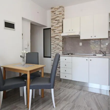 Modern Eingerichtete Fuer 4 Personen, Klimatisiert, Freie Parkplatz Und Wi-fi, Grillmoegligkeit - B59546 Apartment