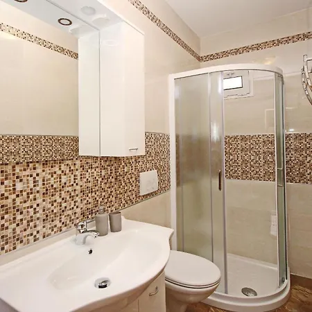 Modern Eingerichtete Fuer 4 Personen, Klimatisiert, Freie Parkplatz Und Wi-fi, Grillmoegligkeit - B59546 Apartment Baska (Krk)